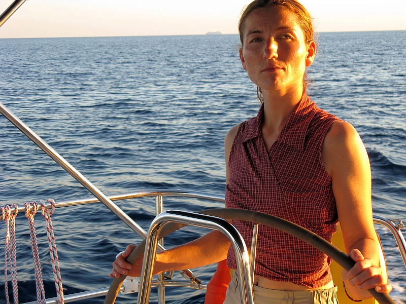 2009-07-Croatia_2009-07-13 _ 19_59_28_IMG_0625.jpg - Pora przedstawić naszą ekipę. Beatka omija rafy, mielizny i zatopione wraki pirackich statków.